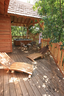 La terrasse de la Cabane dans les arbres Aquitaine