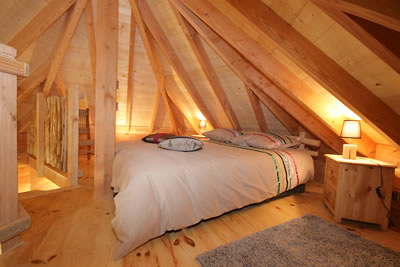 La chambre de la Cabane dans les arbres Domme