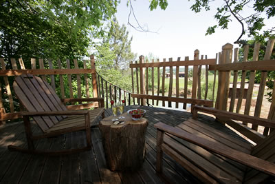 Sur la Terrasse de la Cabane spa dans les arbres Domme