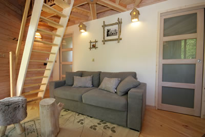 L'intérieur de la cabane dans les arbres Sarlat