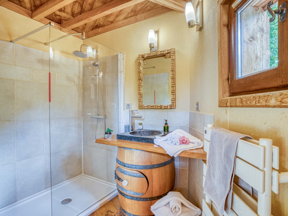 La salle de bain de la cabane Perigord