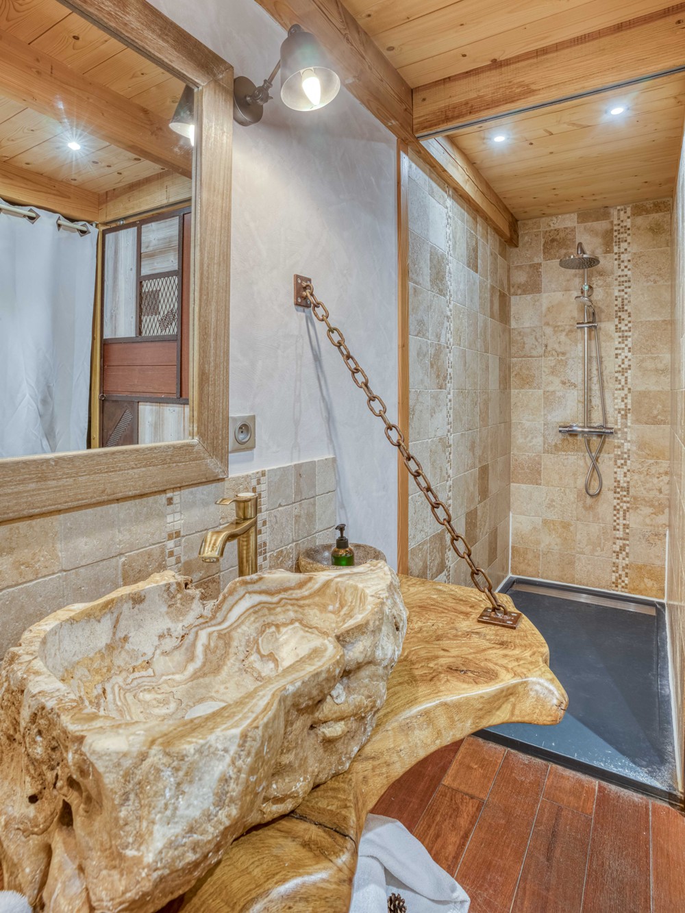 Le lit double de la cabane Pyrénées