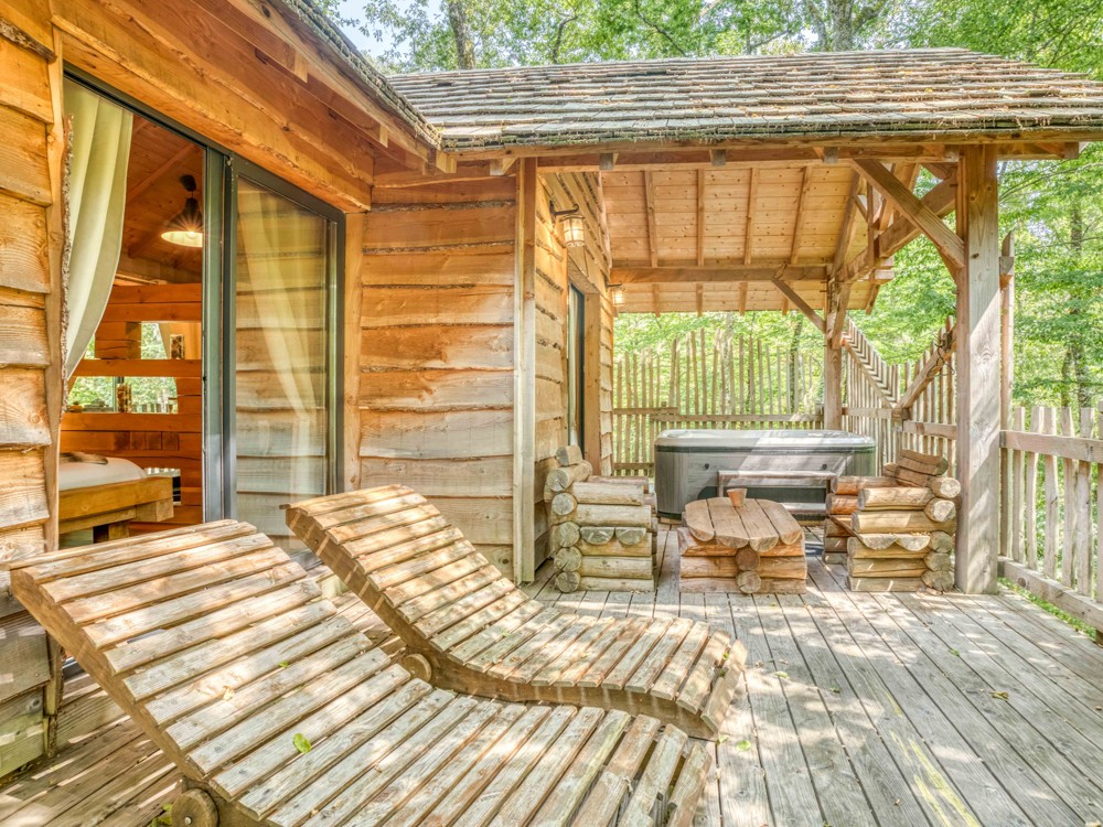 Les transats sur la terrasse de la cabane Pyrénées